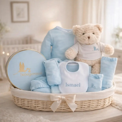 Personalized Baby Hamper with Embroidered Bib | Unique Gift – Bebedeparis.com 2